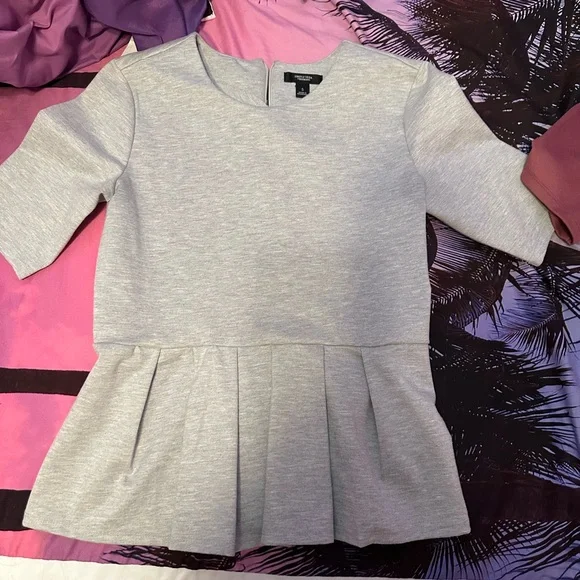 Vera Wang Peplum Blouse – Silky Gray Top – Size Small - Picture 2 of 4